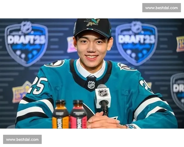 中国冰球里程碑:18 岁王浩西 NHL 第 33 顺位创亚洲纪录 中国冰球里程碑:18 岁王浩西 NHL 第 33 顺位创亚洲纪录