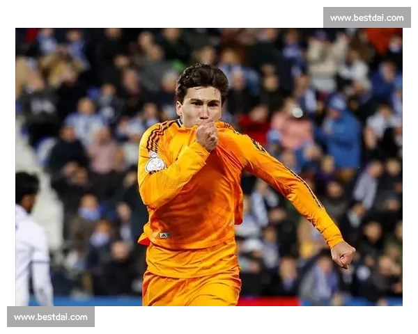 B 费晒照庆子五岁生日 贡萨洛身披皇马 5 号球衣引热议 B 费晒照庆子五岁生日 贡萨洛身披皇马 5 号球衣引热议