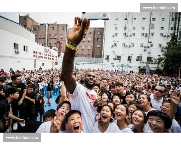 詹姆斯第 15 次中国行燃爆沪蓉 20 年热爱双向奔赴 詹姆斯第 15 次中国行燃爆沪蓉 20 年热爱双向奔赴