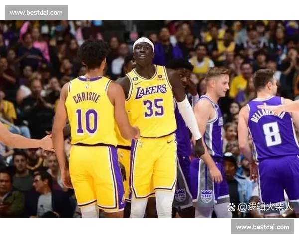 湖人官宣续约防守悍将!235 万美元锁定后场关键拼图 湖人官宣续约防守悍将!235 万美元锁定后场关键拼图