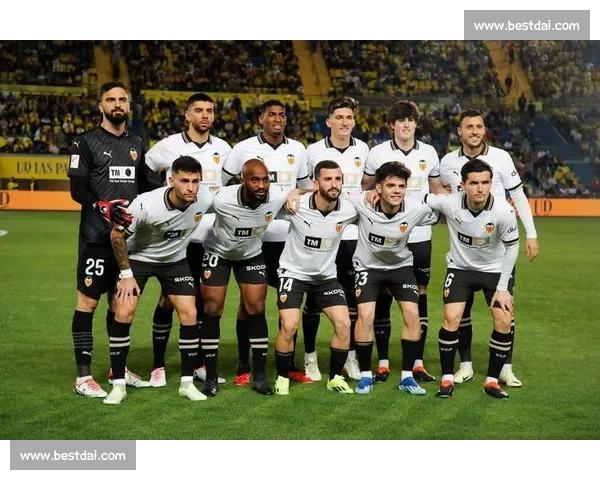 巴萨对阵拉科激情碰撞争夺西甲关键三分之夜巅峰对决悬念升级